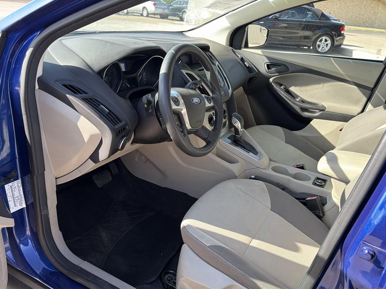 Ford Focus 4dr Sdn SE 2012