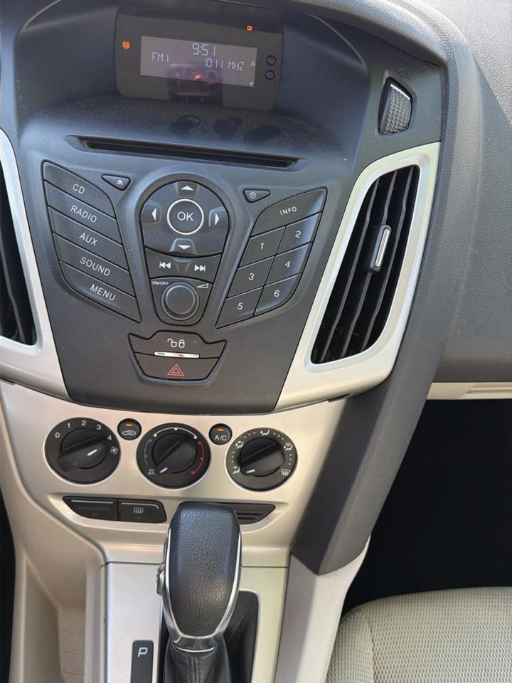 Ford Focus 4dr Sdn SE 2012