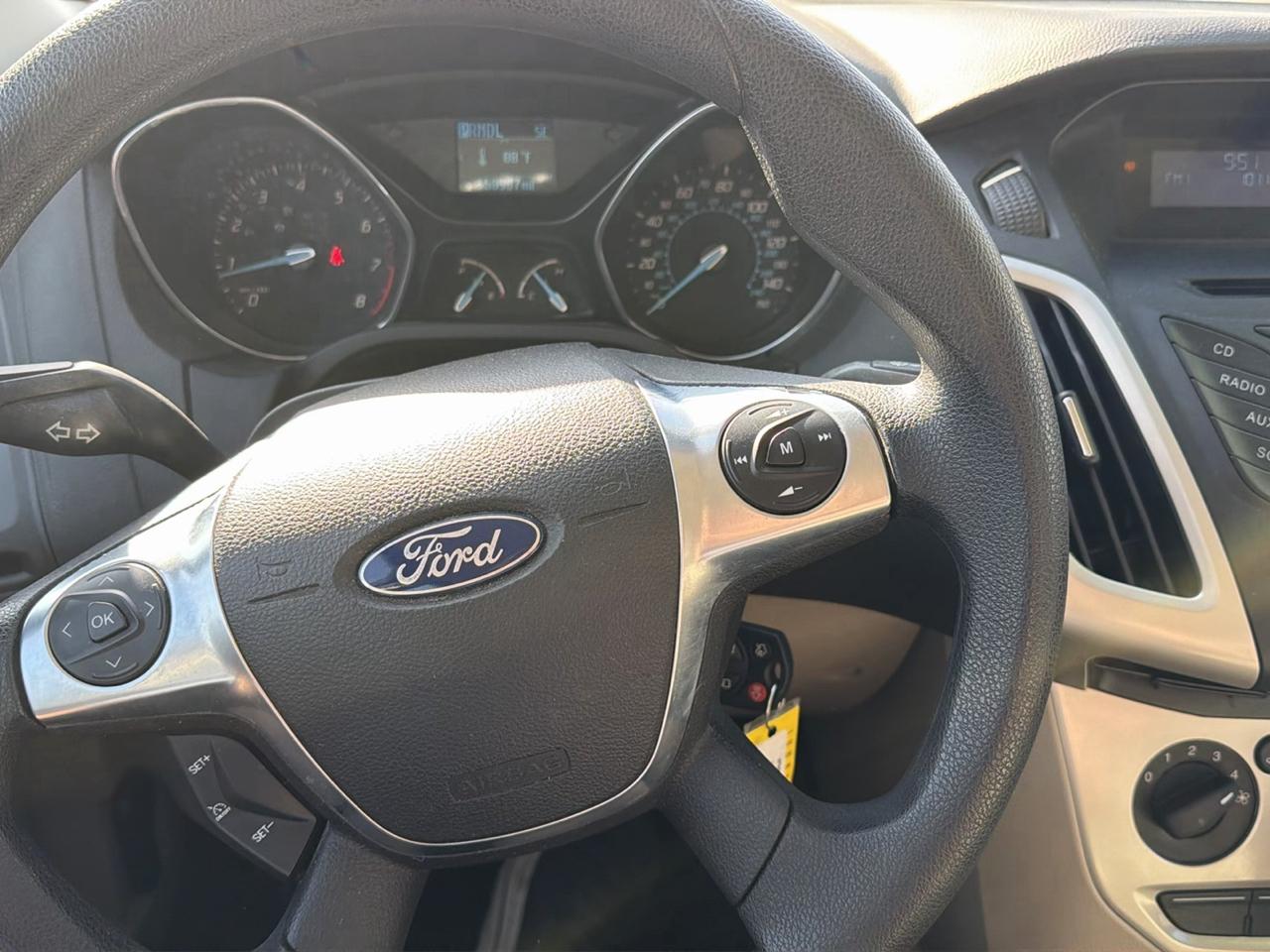 Ford Focus 4dr Sdn SE 2012