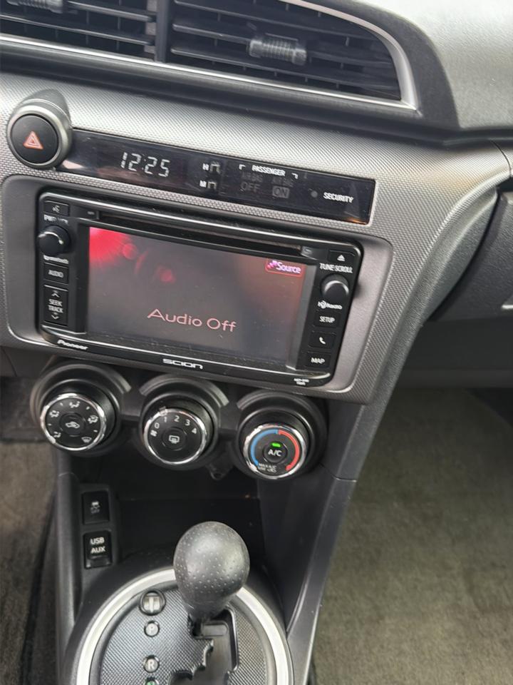 Scion tC 2dr HB Man (Natl) 2014