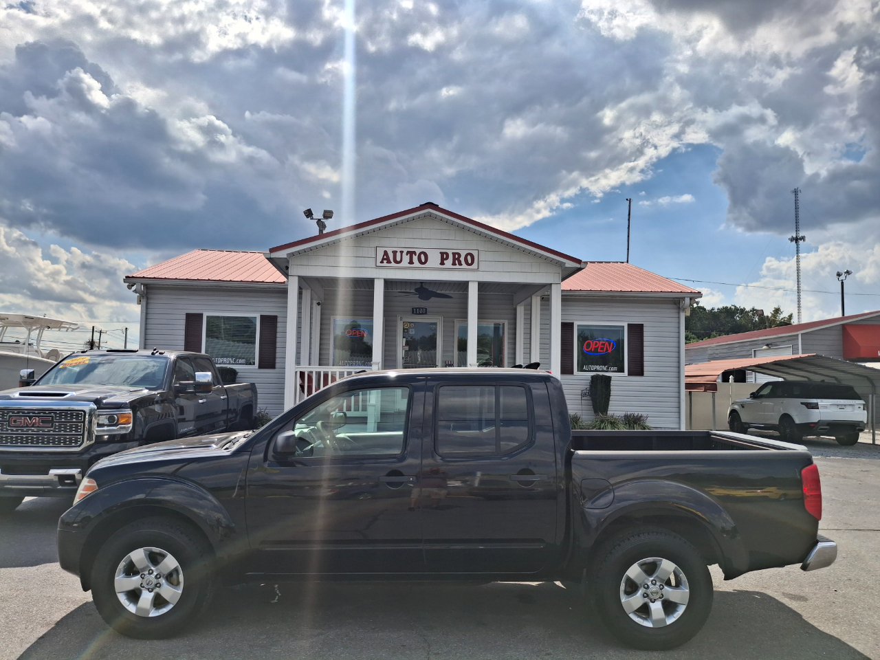 2013 Nissan Frontier Crew Cab SV photo 3