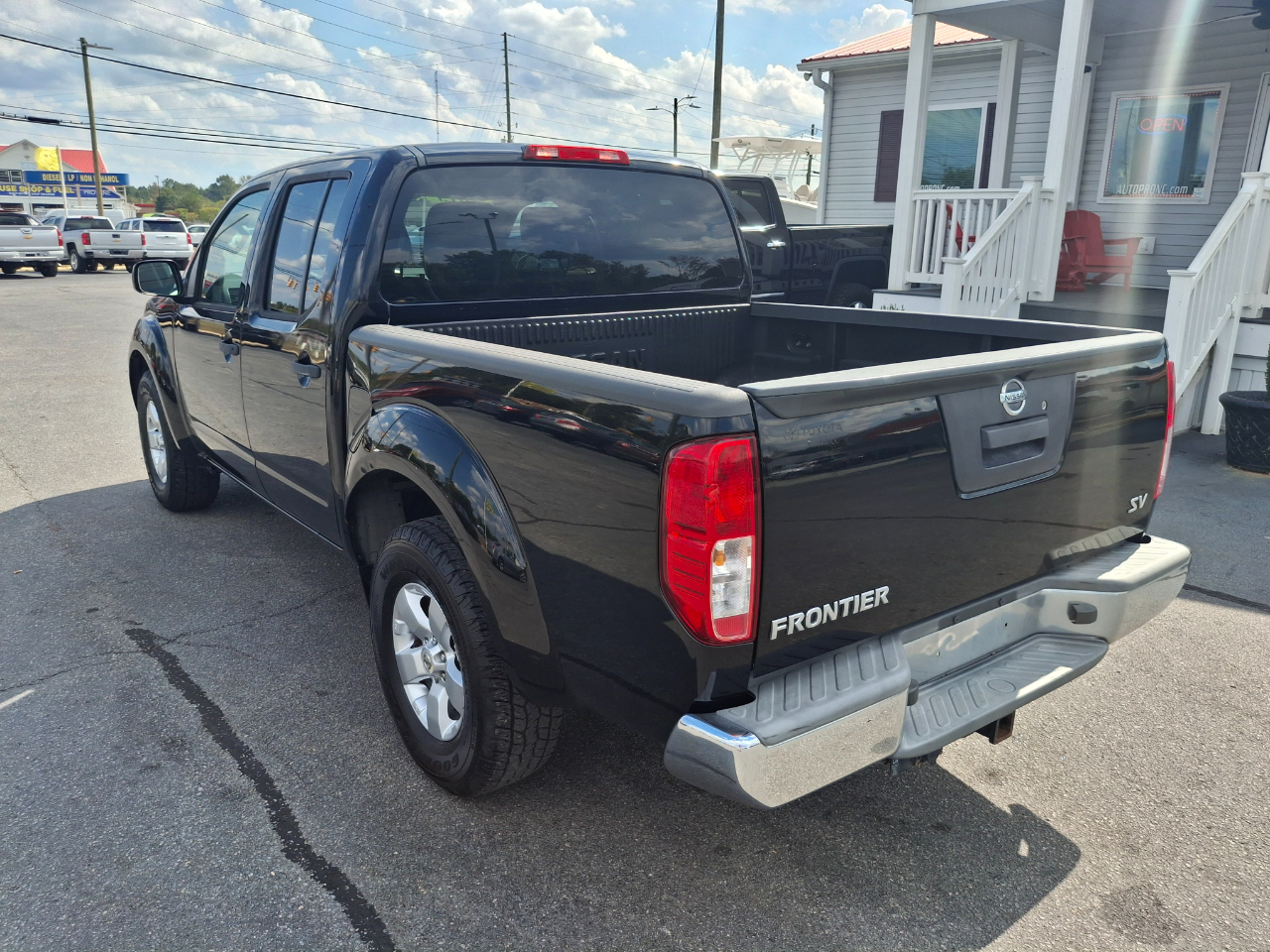 2013 Nissan Frontier Crew Cab SV photo 4