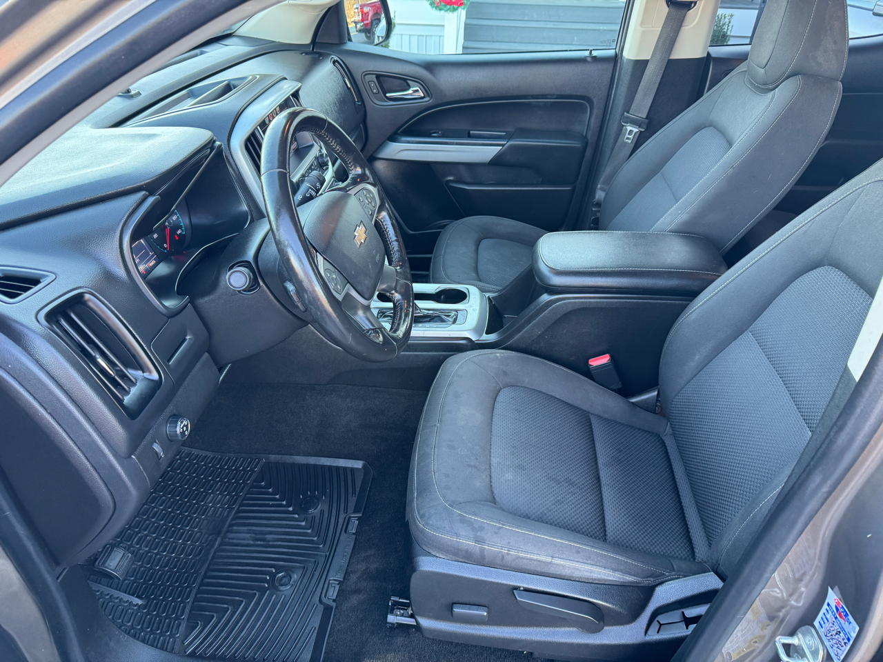 2017 Chevrolet Colorado LT photo 4