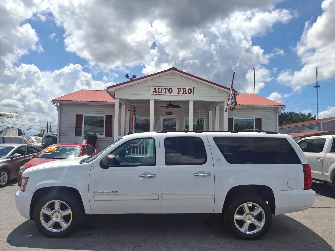 2012 Chevrolet Suburban LT - Photo 2