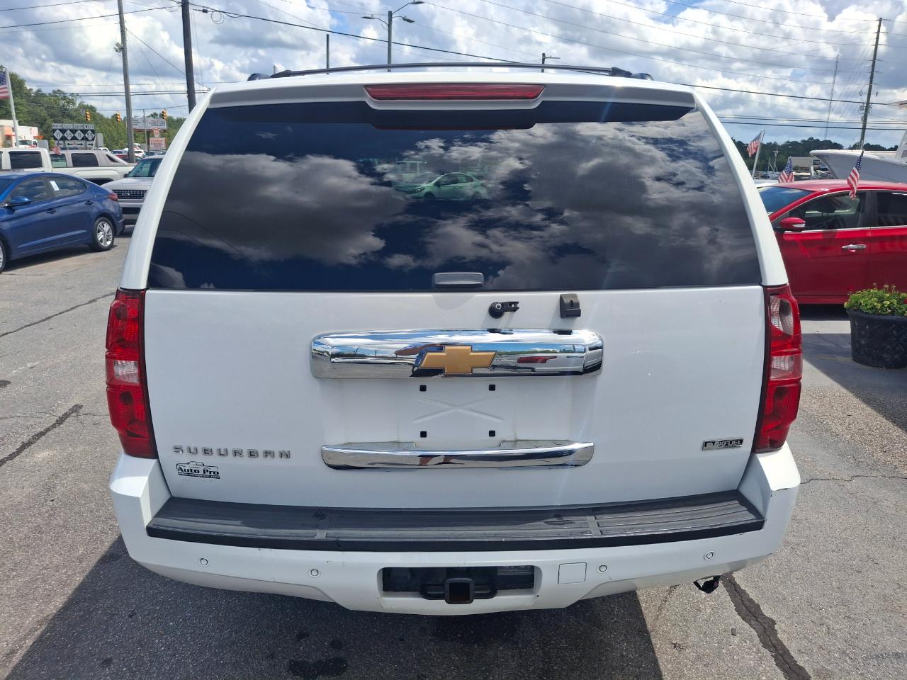 2012 Chevrolet Suburban LT - Photo 4