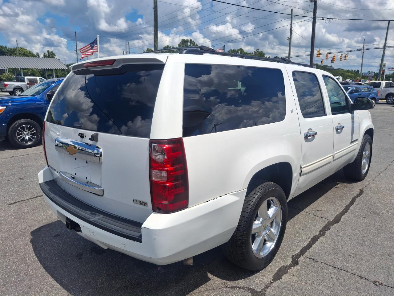 2012 Chevrolet Suburban LT - Photo 5