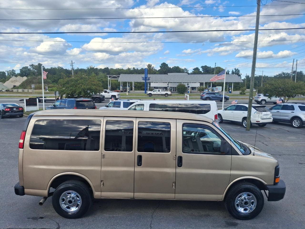 2012 Chevrolet Express LS - Photo 6
