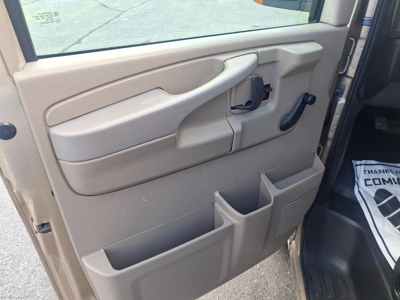 2012 Chevrolet Express LS - Photo 10
