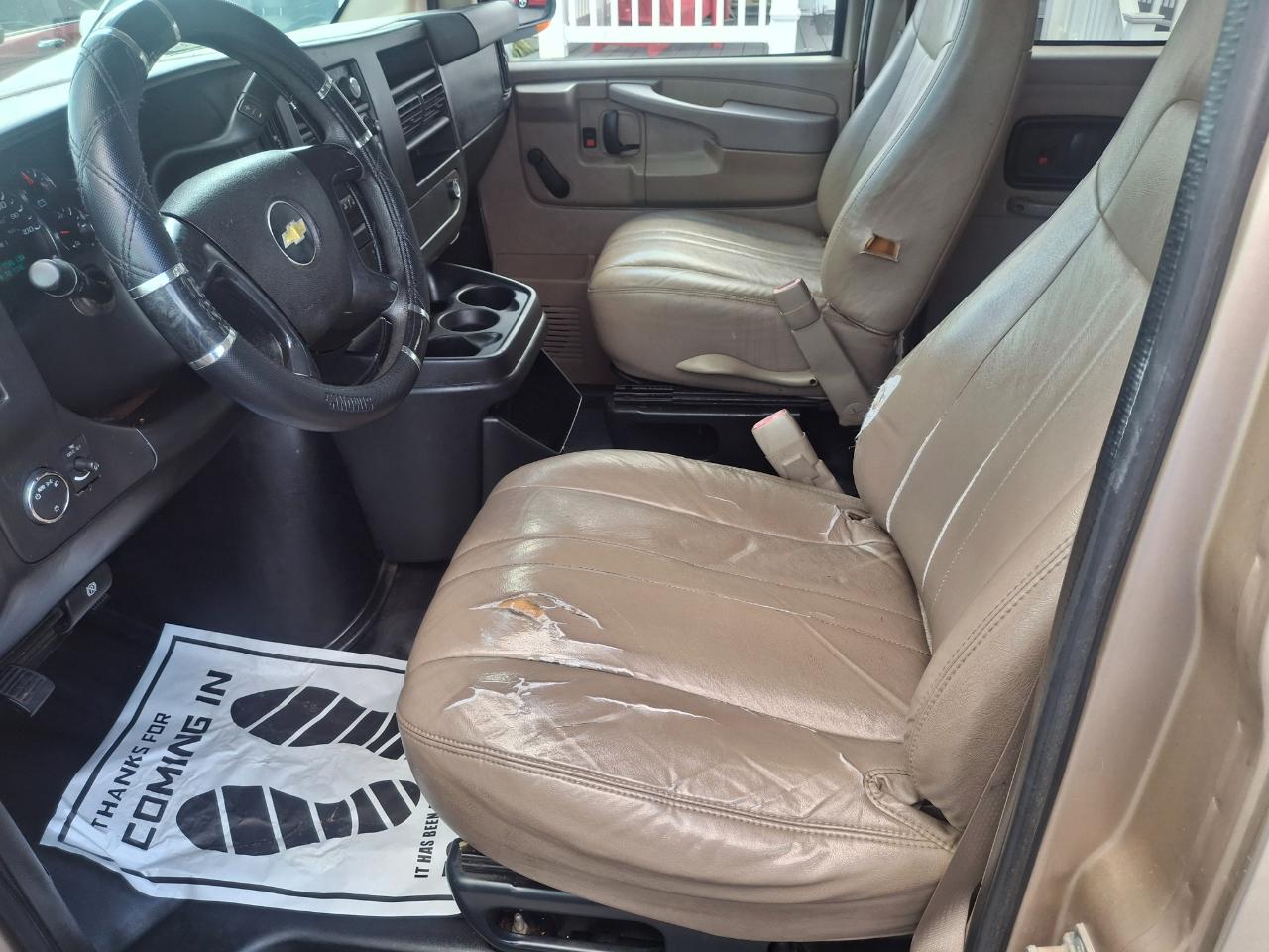 2012 Chevrolet Express LS - Photo 11