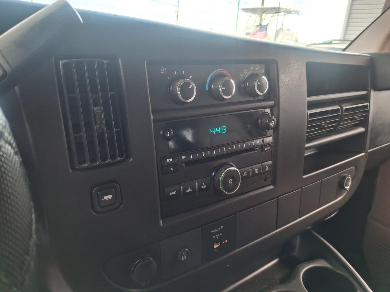 2012 Chevrolet Express LS - Photo 15