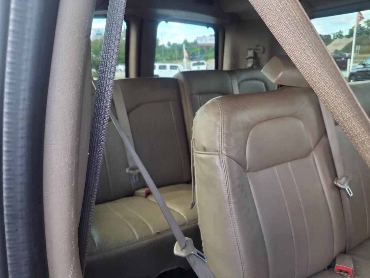 2012 Chevrolet Express LS - Photo 16