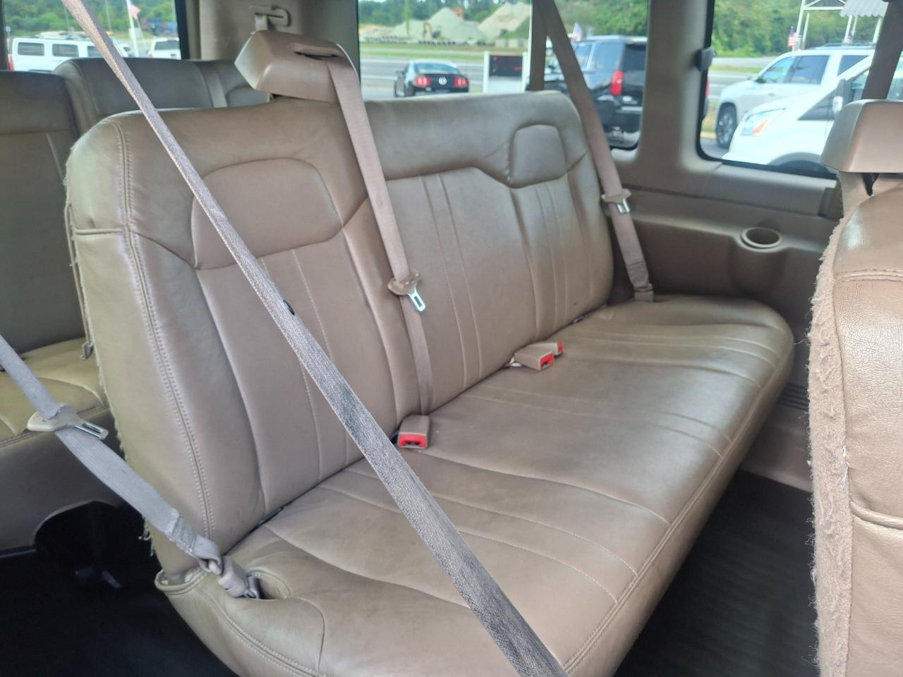 2012 Chevrolet Express LS - Photo 17
