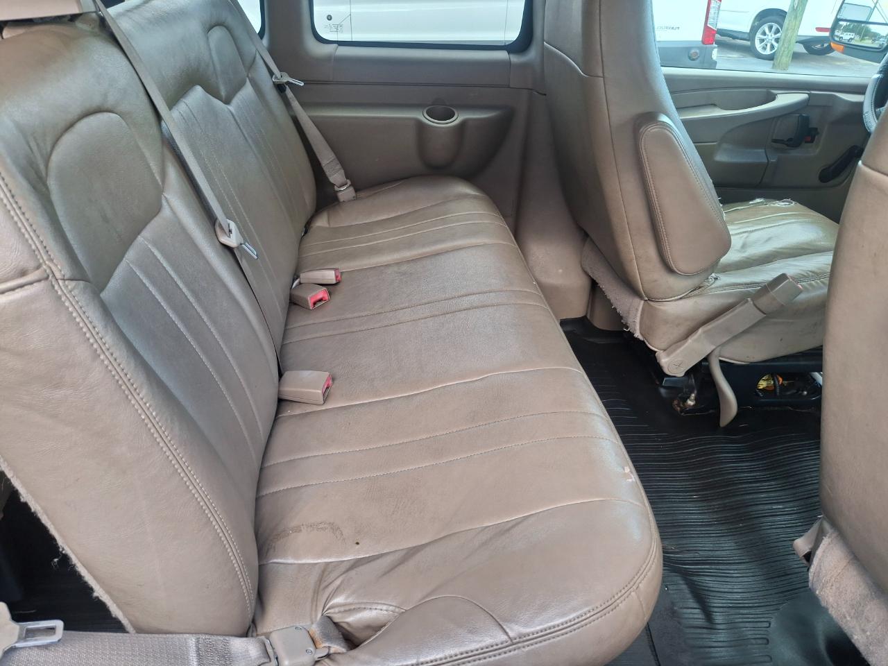 2012 Chevrolet Express LS - Photo 18