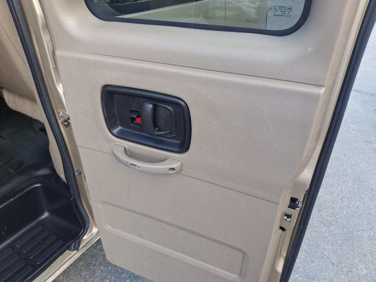 2012 Chevrolet Express LS - Photo 20