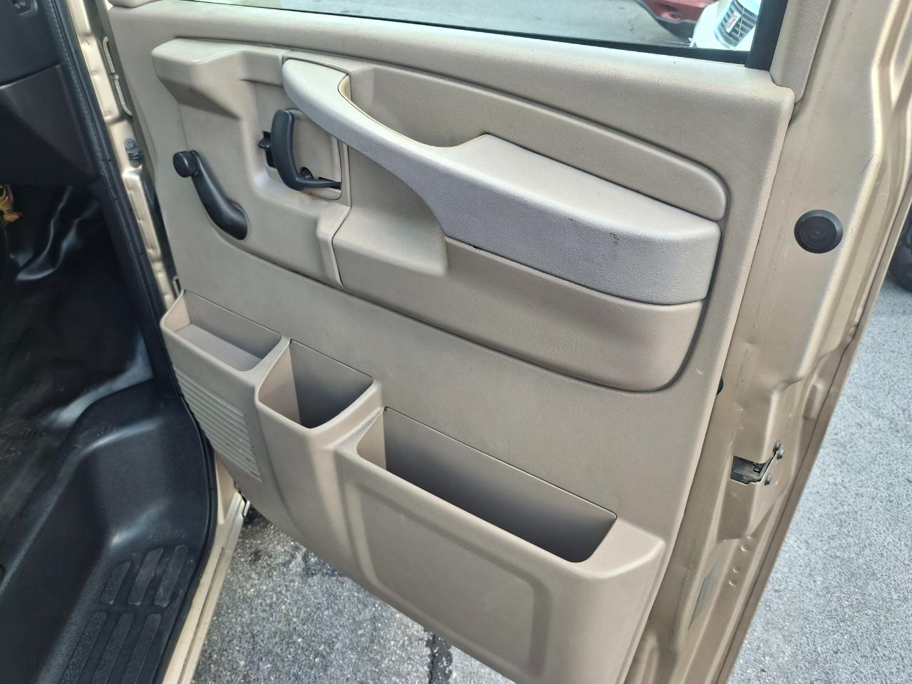 2012 Chevrolet Express LS - Photo 21