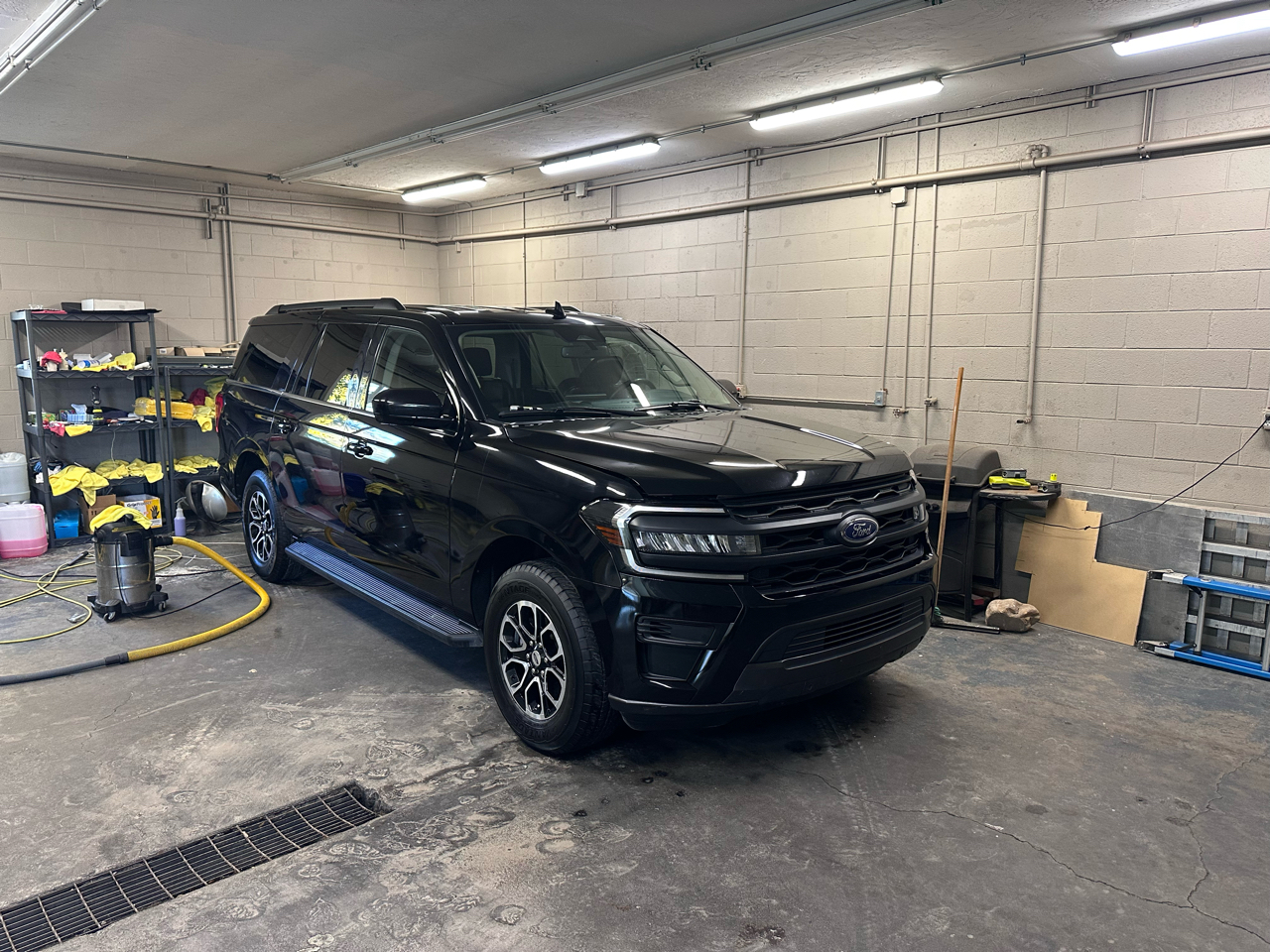 2024 Ford Expedition MAX XLT photo 2