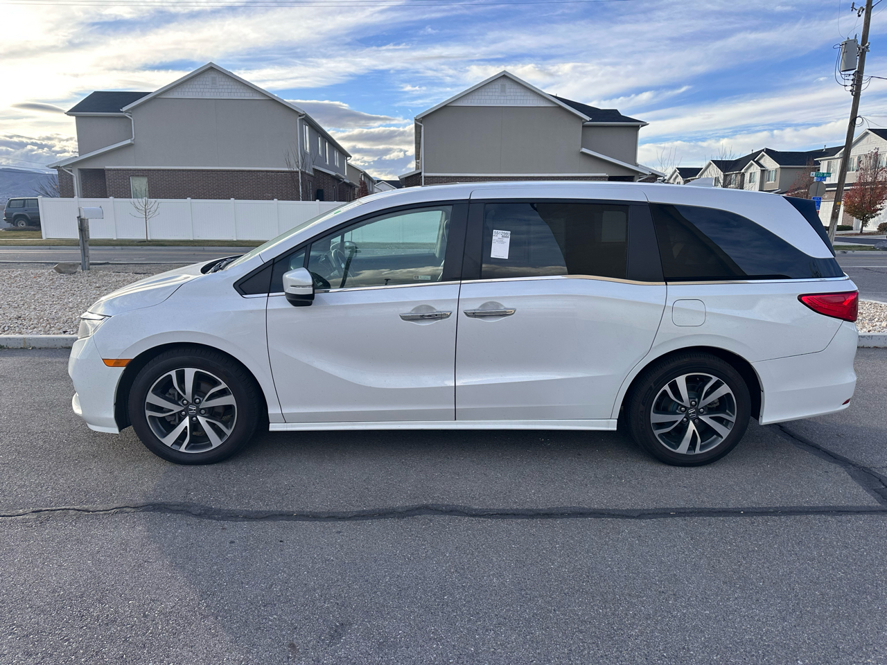 2023 Honda Odyssey Touring photo 2