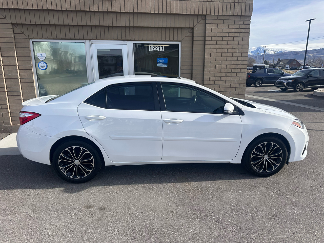 Toyota Corolla 4dr Sdn CVT S w/Special Edition Pkg (Natl) 2016