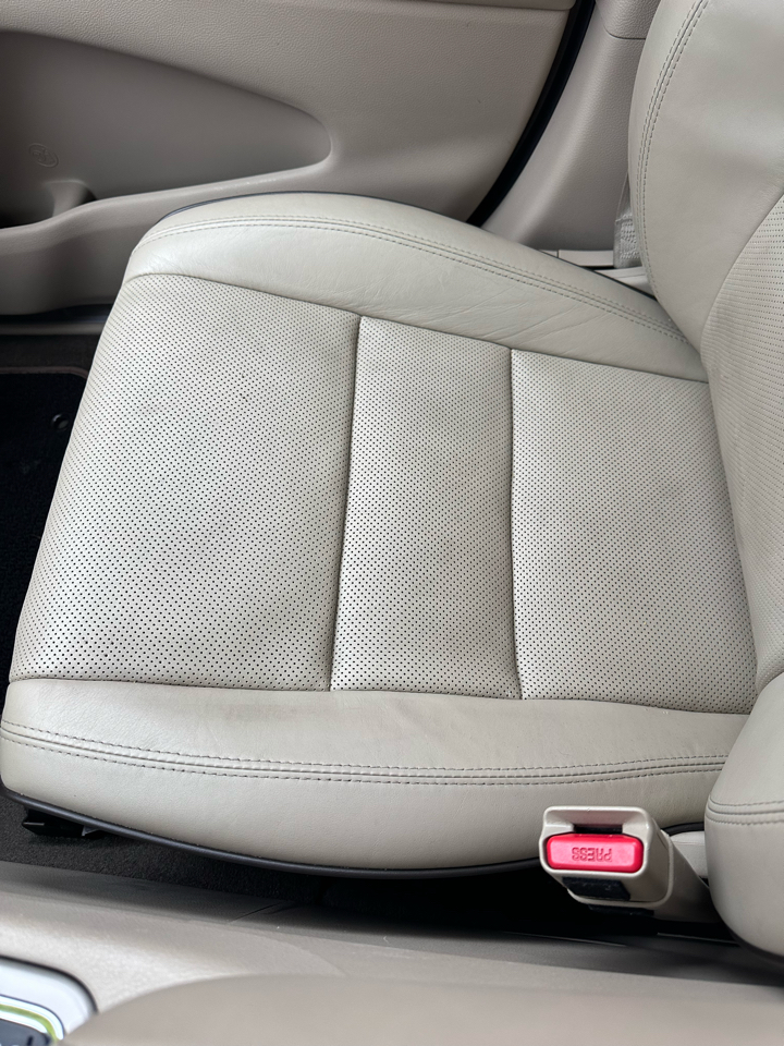 Jeep Grand Cherokee 4WD 4dr Overland 2012