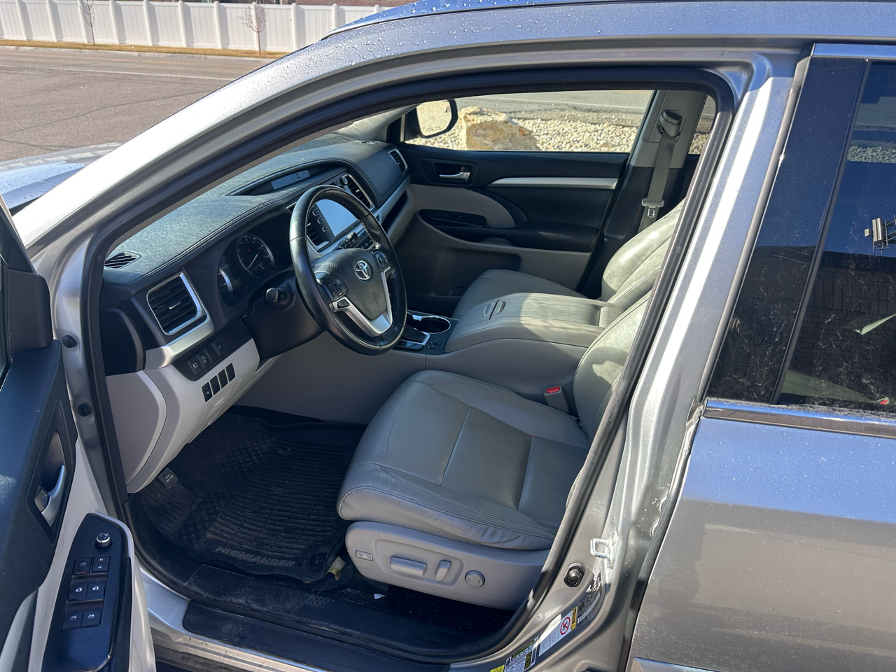 Toyota Highlander XLE V6 AWD (Natl) 2017