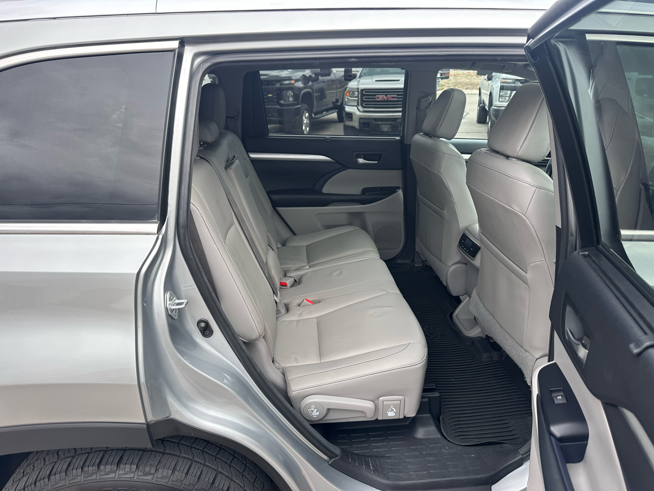 Toyota Highlander XLE V6 AWD (Natl) 2017