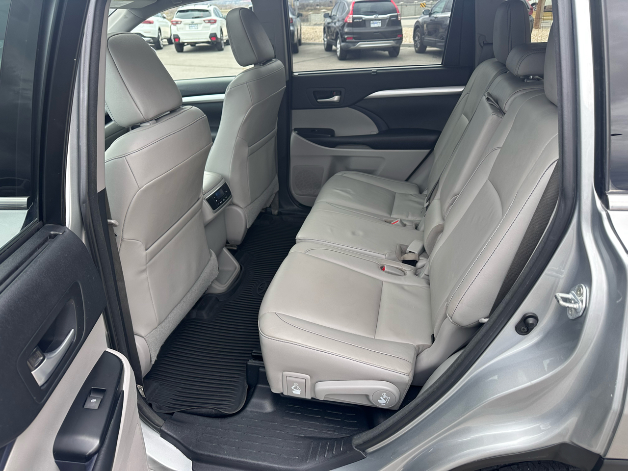 Toyota Highlander XLE V6 AWD (Natl) 2017