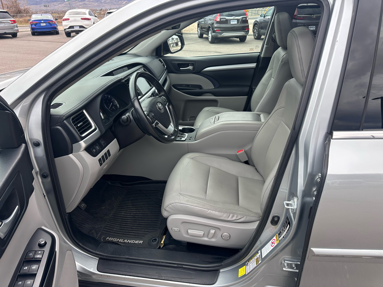 Toyota Highlander XLE V6 AWD (Natl) 2017