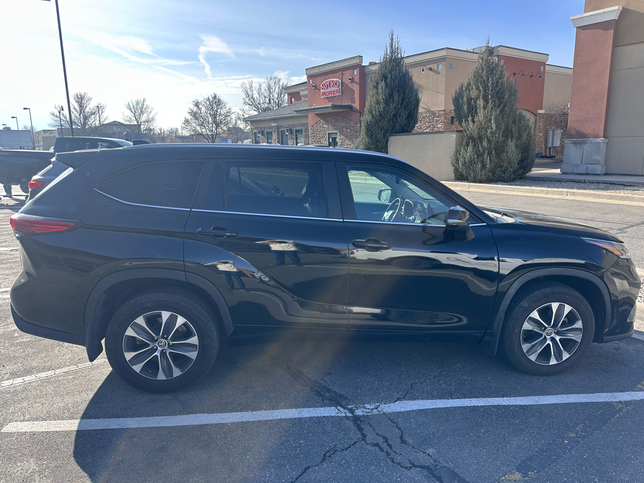 Toyota Highlander XLE V6 AWD (Natl) 2023