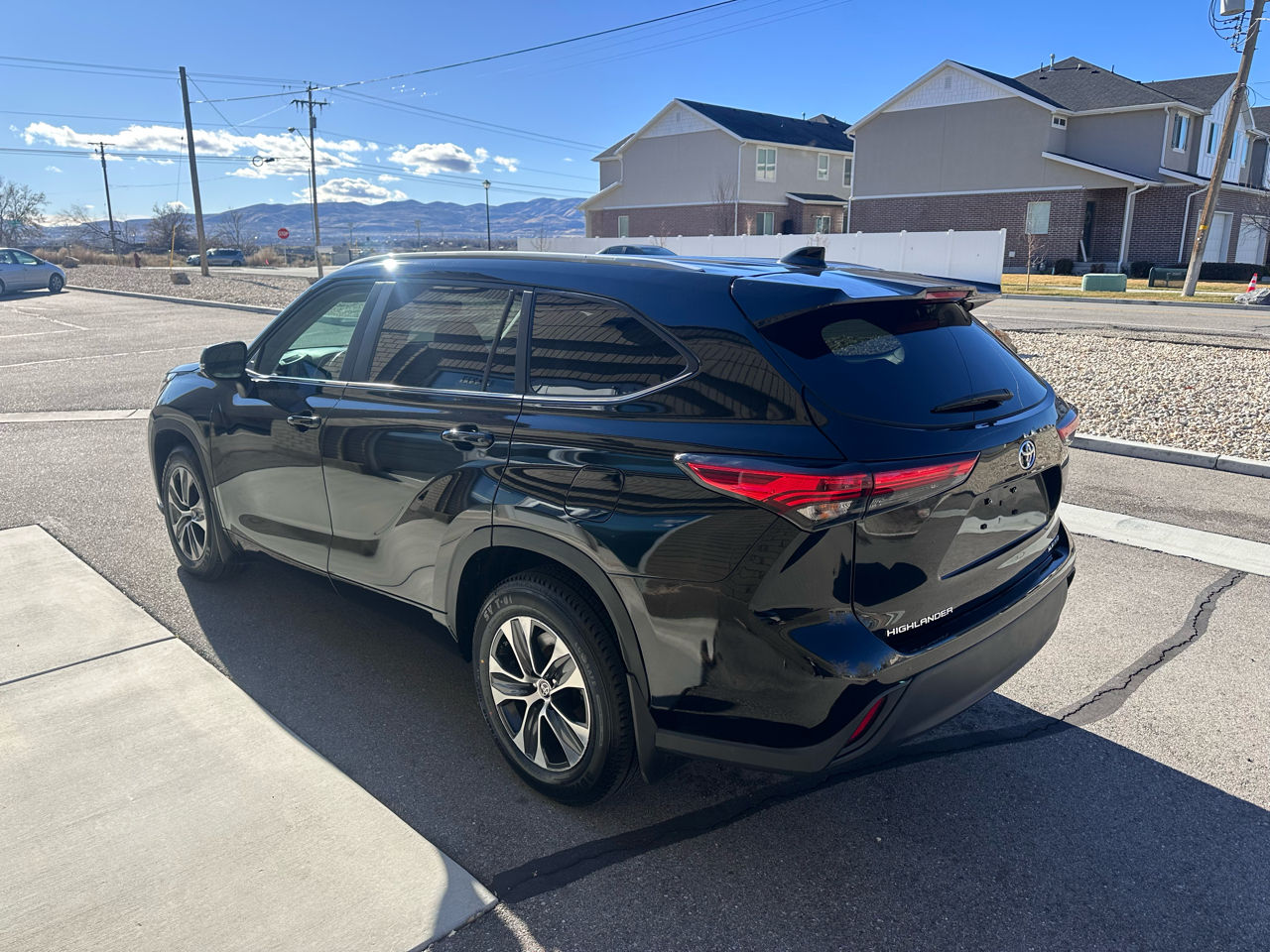 Toyota Highlander XLE V6 AWD (Natl) 2023