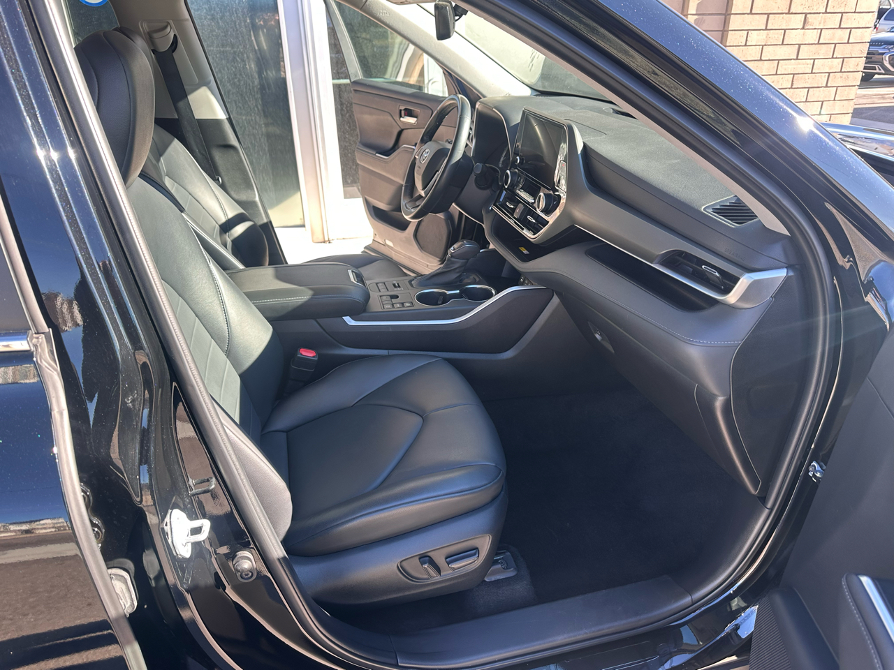 Toyota Highlander XLE V6 AWD (Natl) 2023