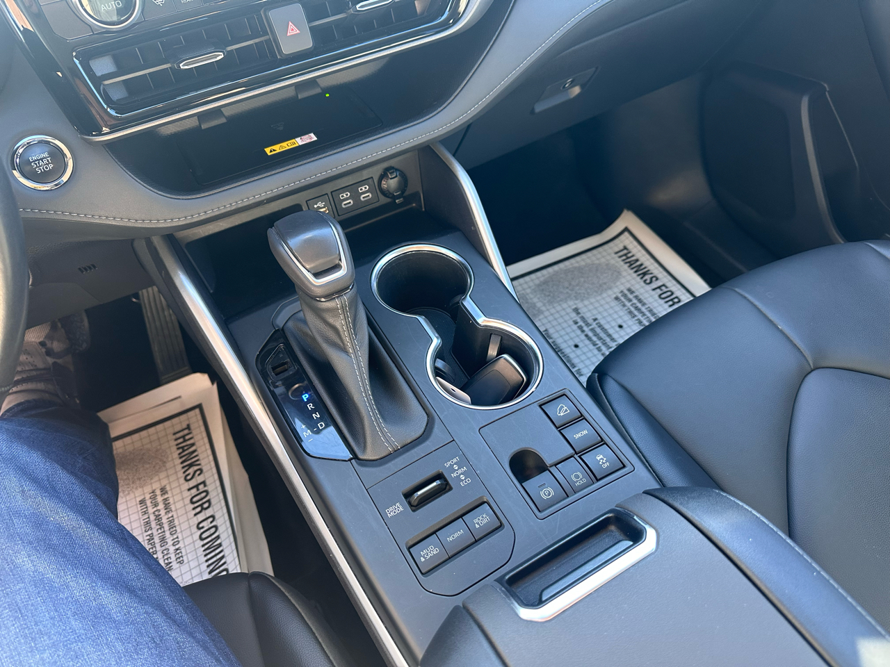 Toyota Highlander XLE V6 AWD (Natl) 2023