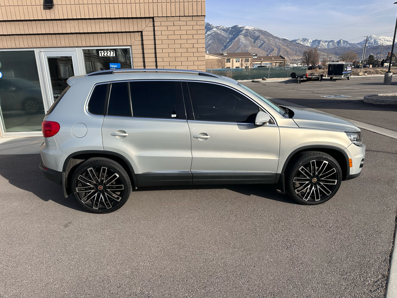 Volkswagen Tiguan 4WD 4dr Auto SE w/Sunroof & Nav 2013
