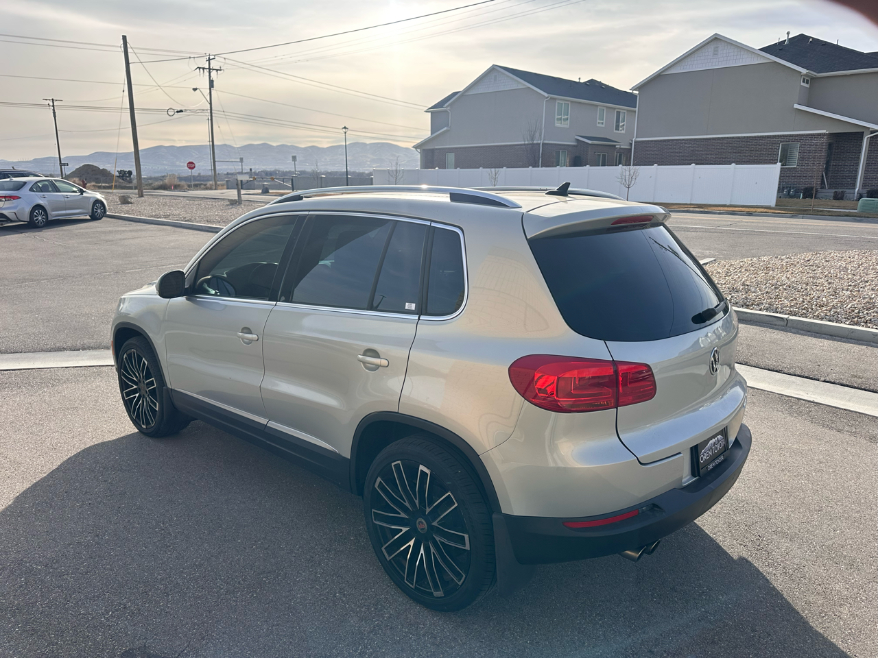 Volkswagen Tiguan 4WD 4dr Auto SE w/Sunroof & Nav 2013