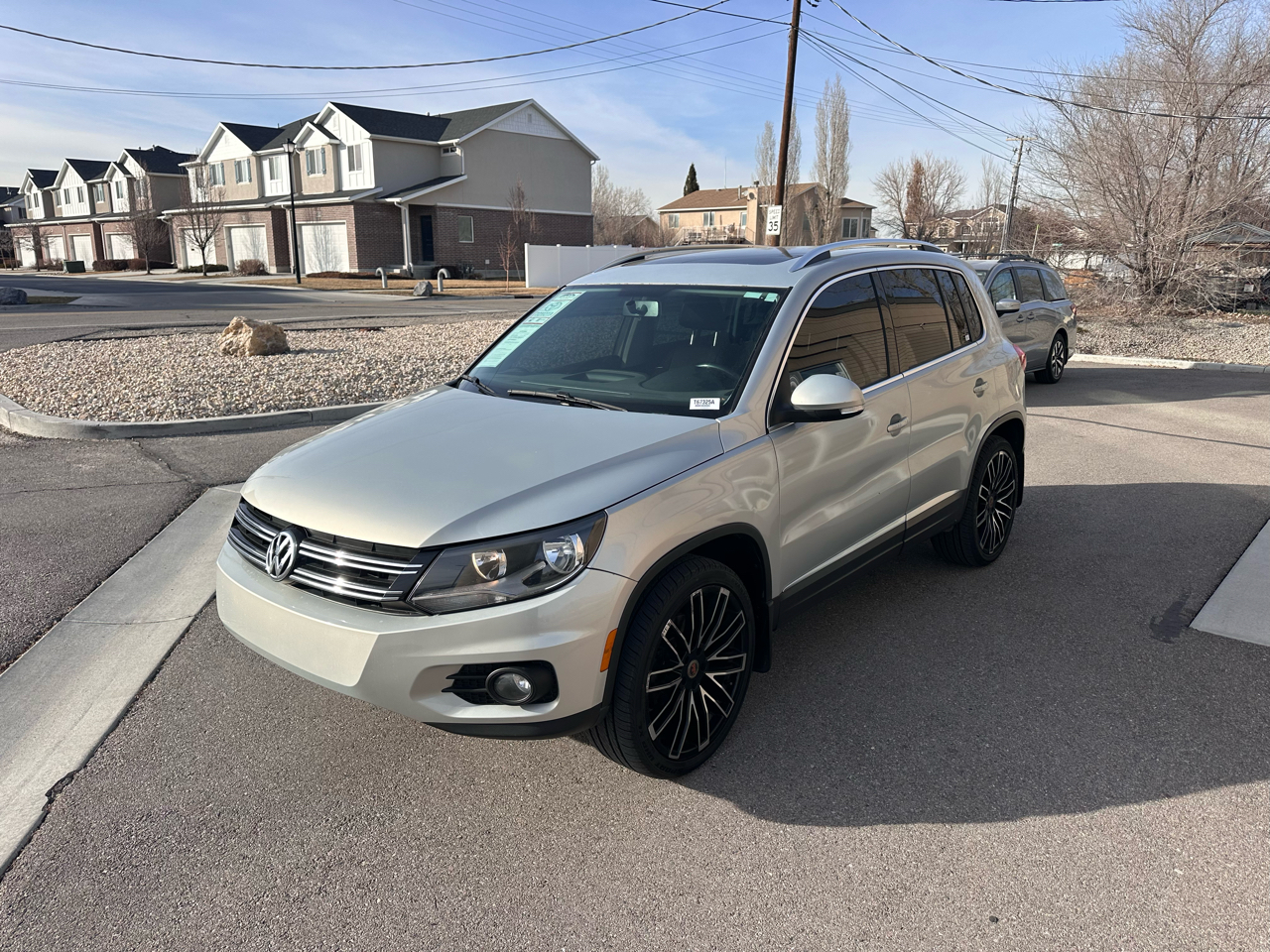 Volkswagen Tiguan 4WD 4dr Auto SE w/Sunroof & Nav 2013