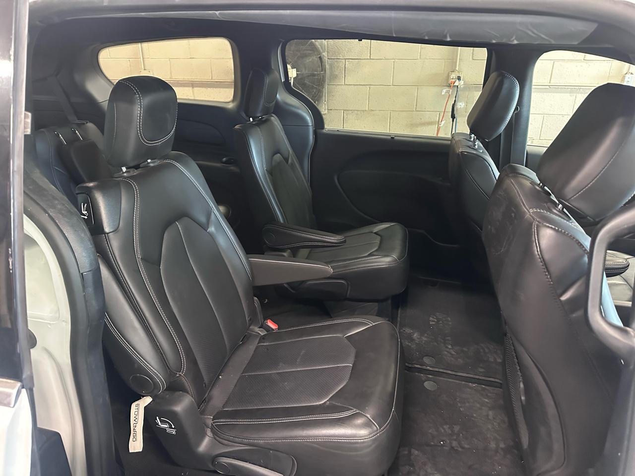 Chrysler Pacifica Select FWD 2025