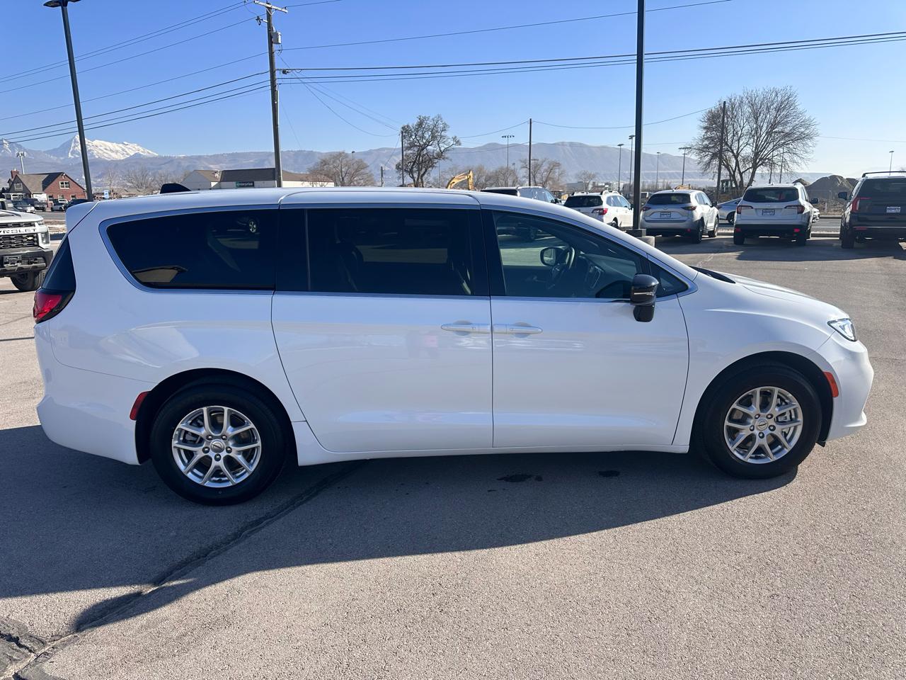 Chrysler Pacifica Select FWD 2025