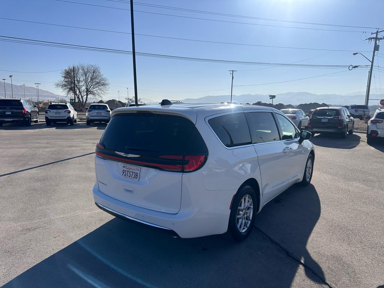 Chrysler Pacifica Select FWD 2025