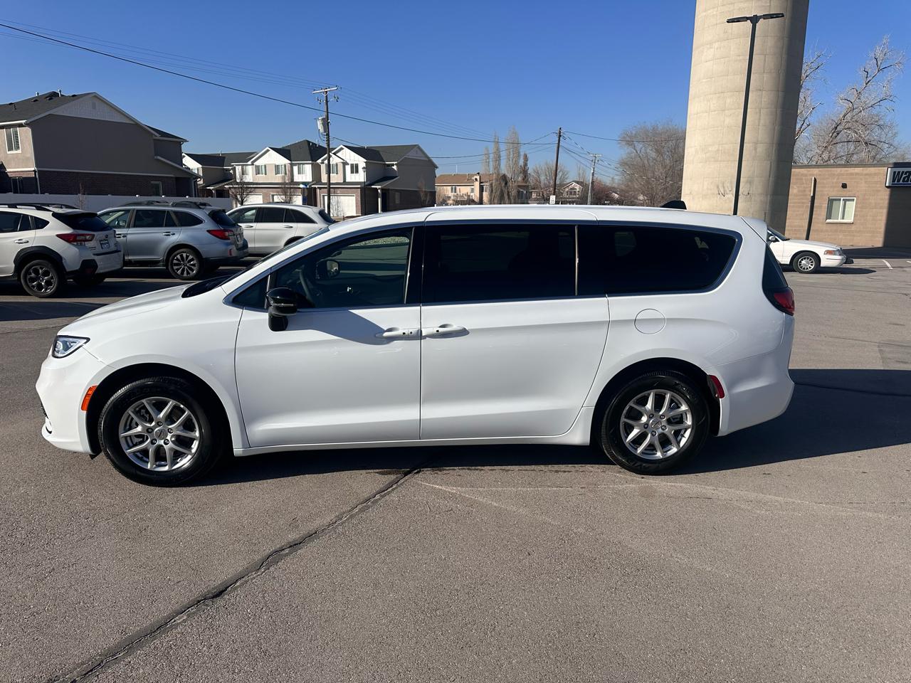 Chrysler Pacifica Select FWD 2025