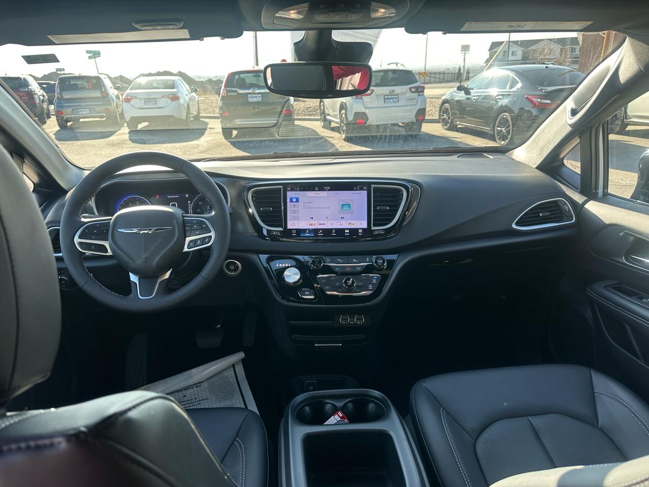 Chrysler Pacifica Select FWD 2025