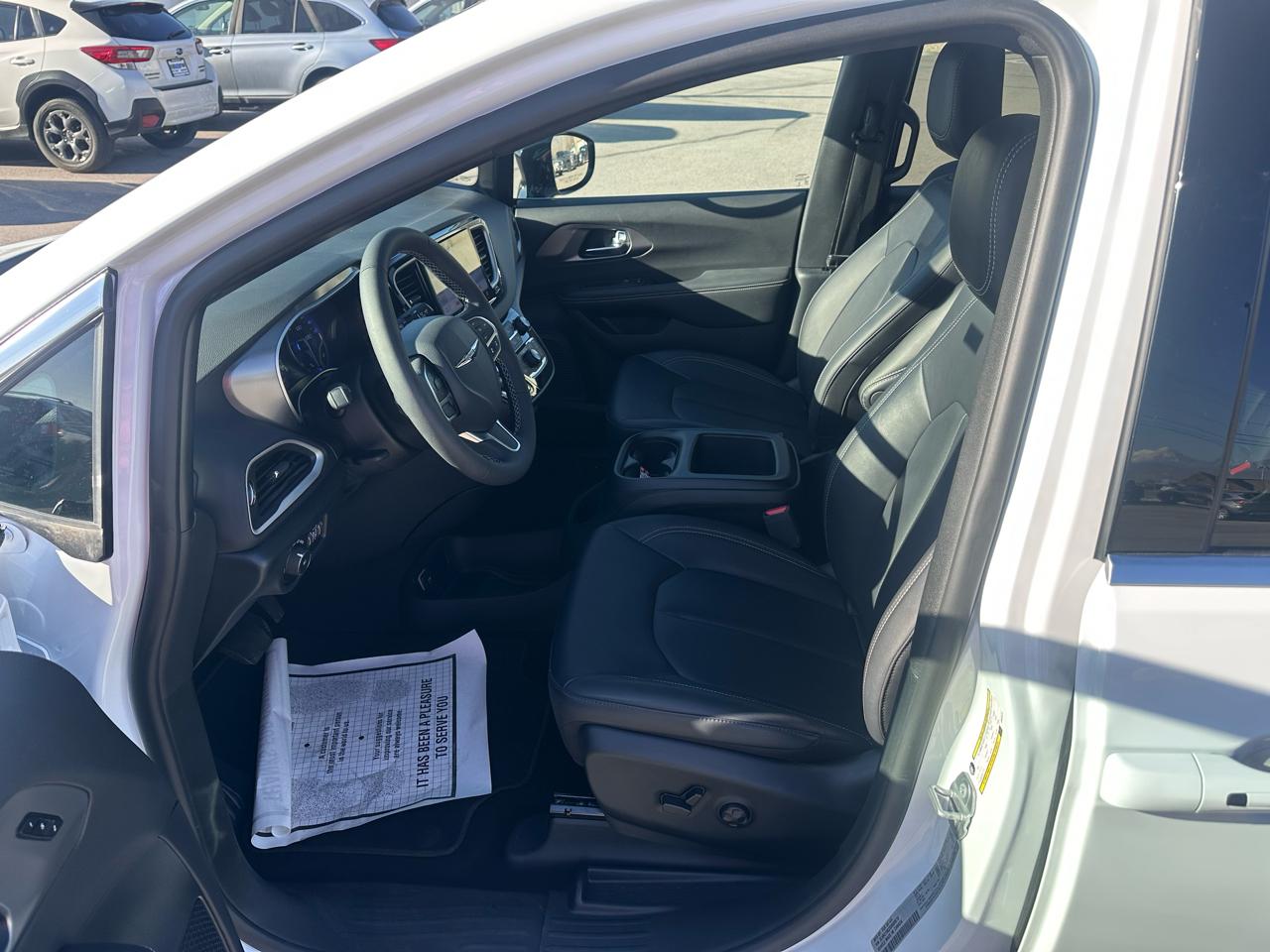 Chrysler Pacifica Select FWD 2025