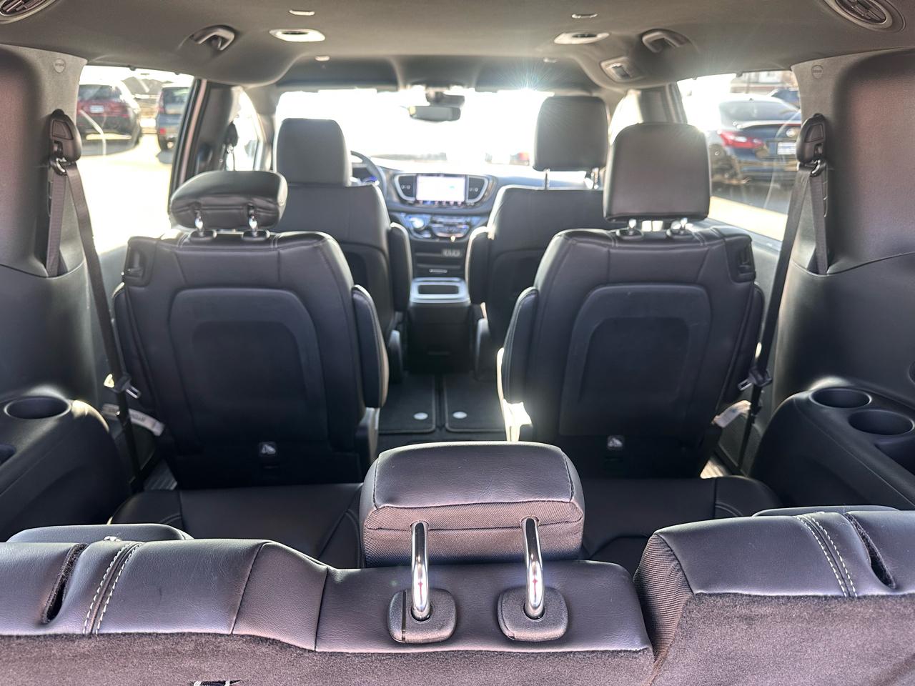 Chrysler Pacifica Select FWD 2025