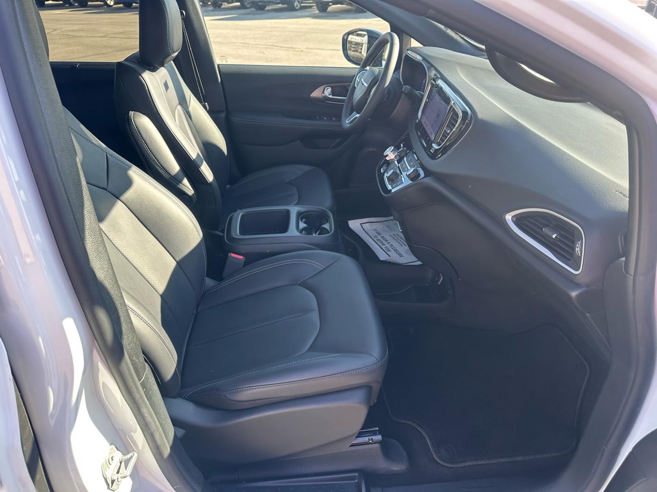 Chrysler Pacifica Select FWD 2025