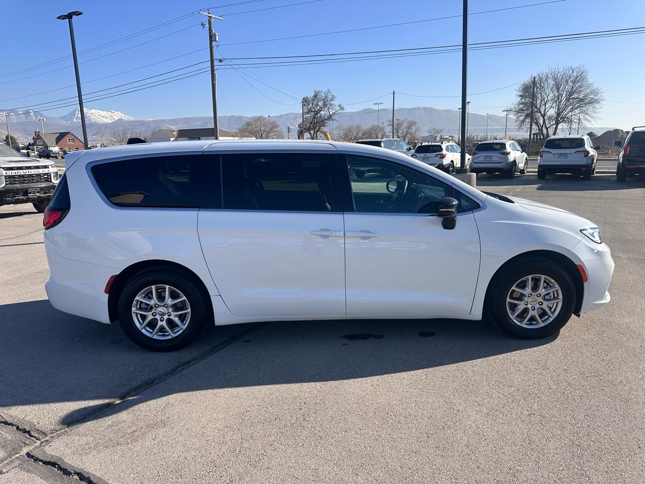 Chrysler Pacifica Select FWD 2025