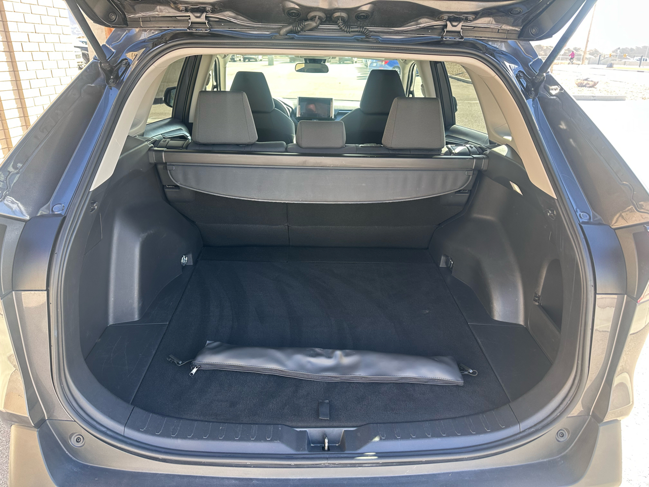 Toyota RAV4 XLE AWD (Natl) 2025