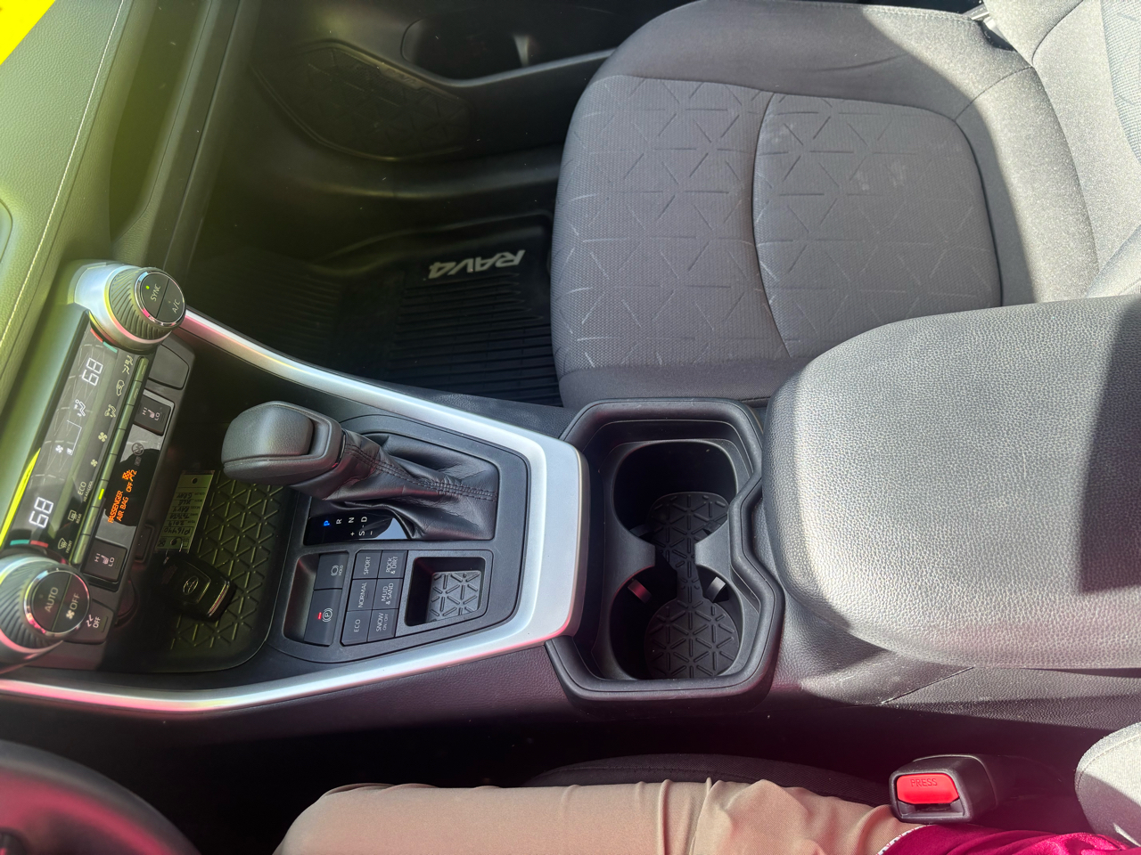 Toyota RAV4 XLE AWD (Natl) 2019