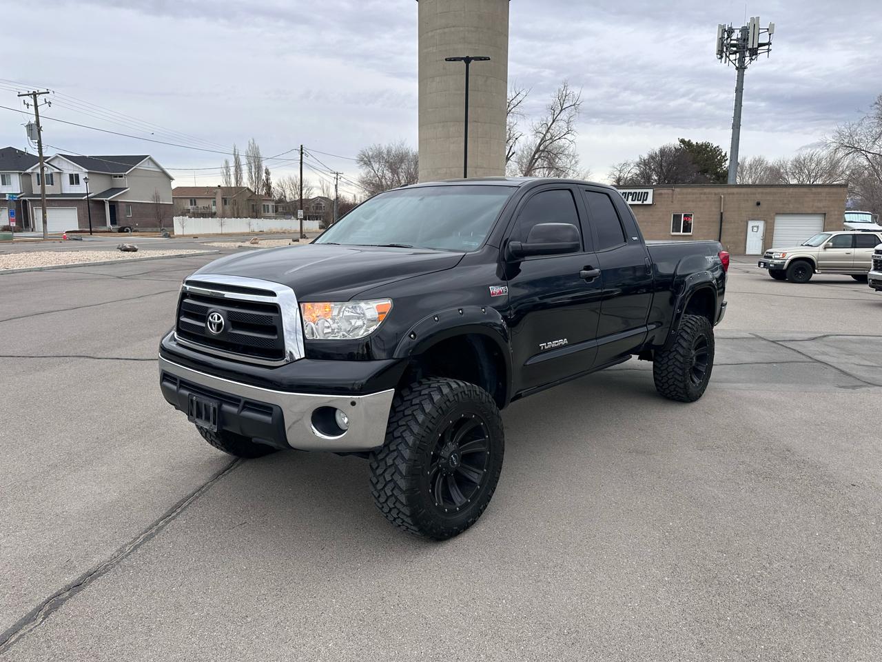 Toyota Tundra 4WD Truck  2010