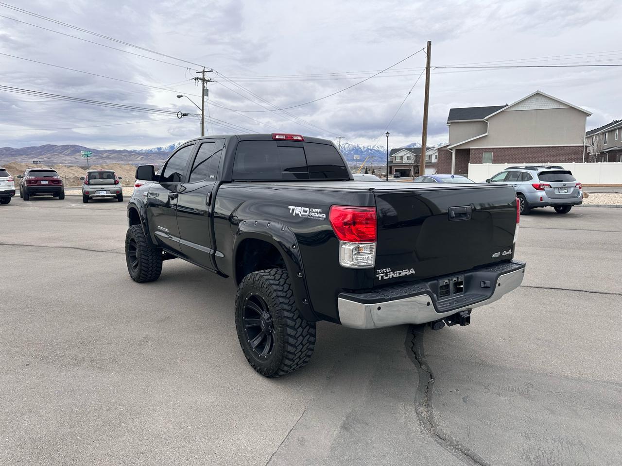 Toyota Tundra 4WD Truck  2010