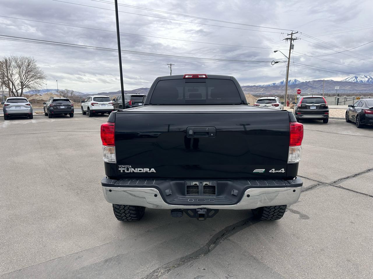 Toyota Tundra 4WD Truck  2010