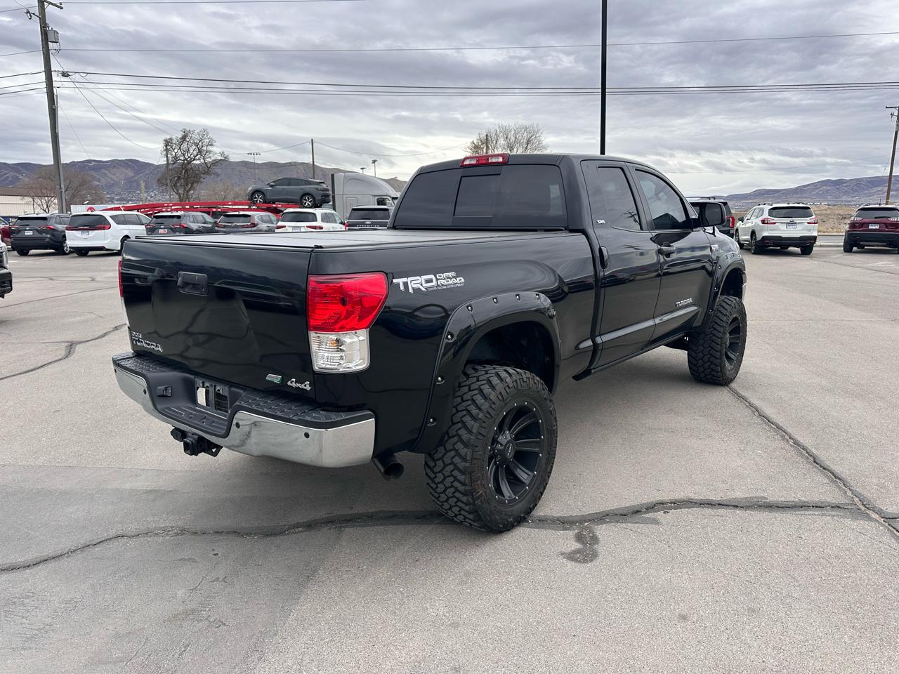 Toyota Tundra 4WD Truck  2010