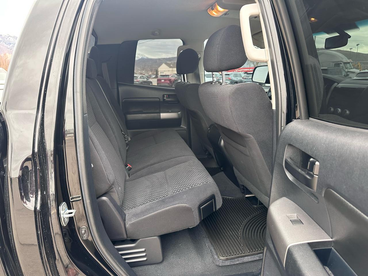 Toyota Tundra 4WD Truck  2010